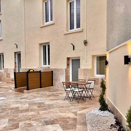 Villa Moderne Avec 3 Barbecue Et Grande Terrasse *